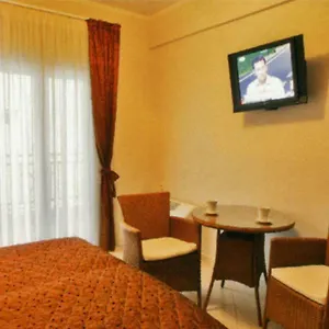 seventeen-rooms.hotels-of-thessaloniki.com/